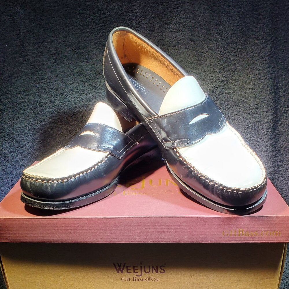 G H BASS LOGAN SLIP ON PENNY LOAFER WEEJUNS...TWO TONE BLACK & WHITE